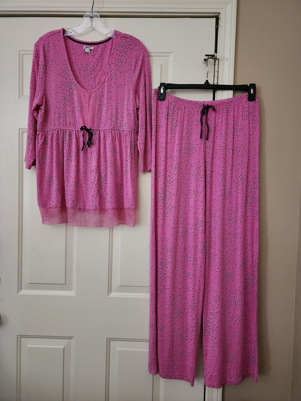 DKNY Pink Two-Piece Long Sleeve V-Neck Pajama Set with Drawstring Large